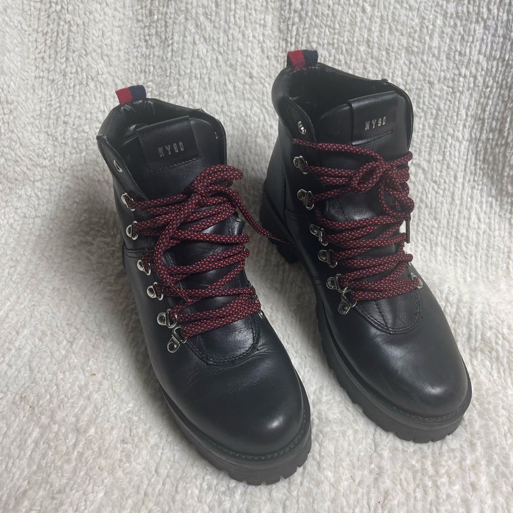 Steve Madden Bam Leather Black Combat Boots With Red Laces Synthetic Trim. Sz9m